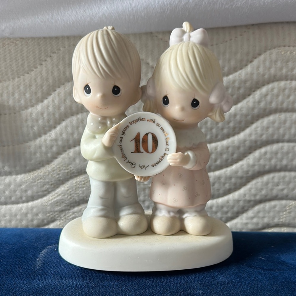 Precious Moments Anniversary Couple Figurine - Cream and Pink